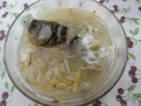 胡萝卜丝鲫鱼汤的做法