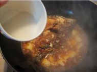 麻辣豆腐烧鲫鱼的做法