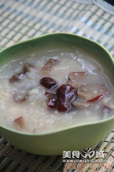 小米银耳莲子红枣糯米粥