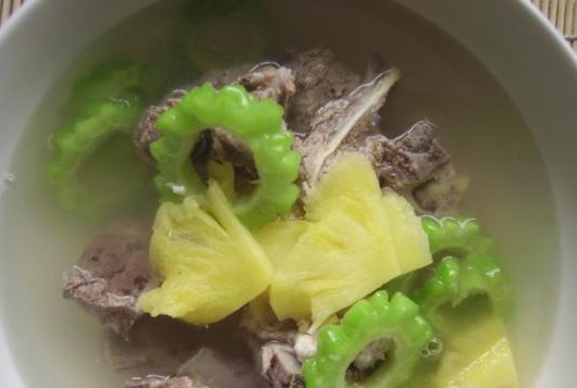 菠萝苦瓜排骨汤