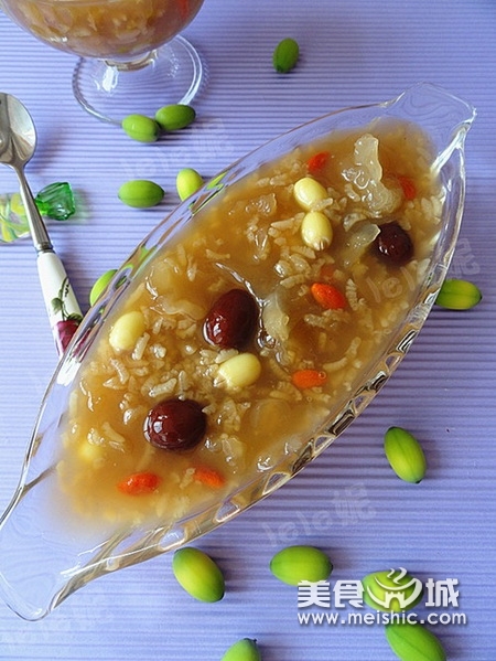 红糖银耳莲子粥