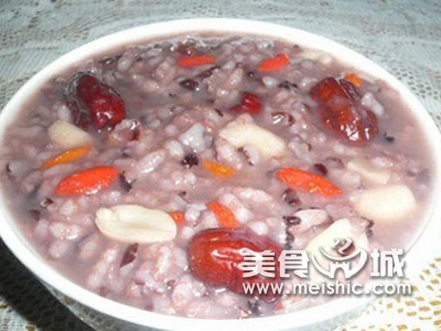 枸杞子红枣粥