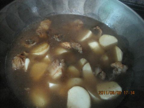 芋头炖排骨做法图解5