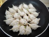 榨菜豆腐猪肉锅贴的制作方法