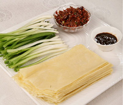煎饼卷大葱的做法