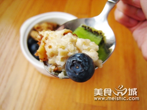 鲜果核桃燕麦粥的做法