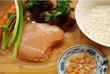 瑶柱嫩鸡香菇砂锅粥原料2