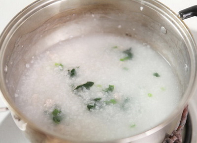 菠菜肉丁粥做法步骤6