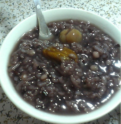 桂圆鸡肉紫米粥
