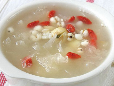 莲子银耳羹