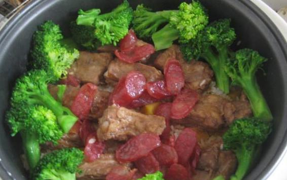 排骨辣味煲仔饭