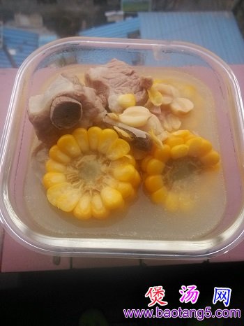 莲子玉米排骨汤