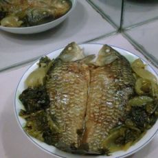 酸菜鲫鱼的做法