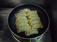 猪肉韭菜锅贴的制作教程