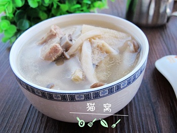 排骨菌煲汤