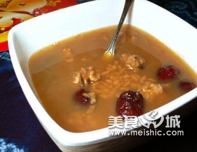 核桃仁大枣粥的做法