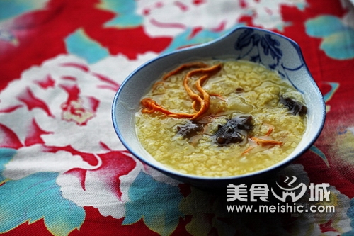 海参雪莲子煨黄米粥