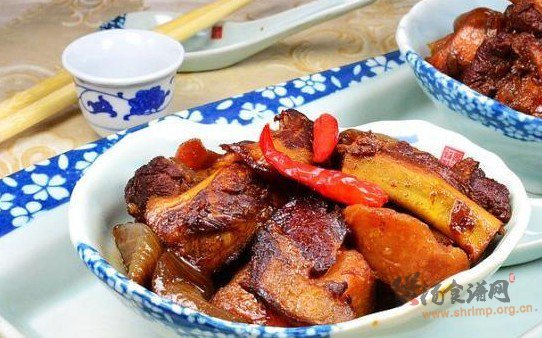 杂蔬腊肉排骨煲