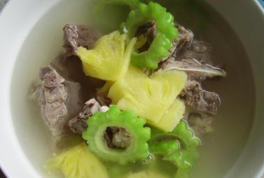 菠萝苦瓜排骨汤