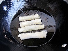 入宴零嘴小吃---韭菜春卷图解的做法