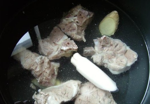 菠萝苦瓜排骨汤