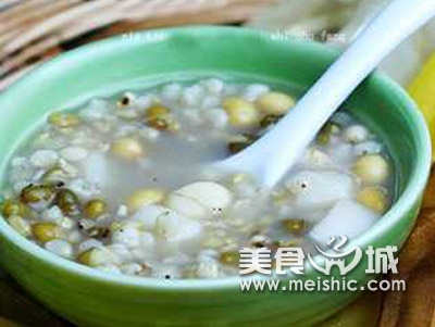 桂圆芡实莲子粥
