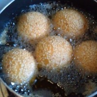 怎么做芝麻糯米球，芝麻糯米球的具体做法