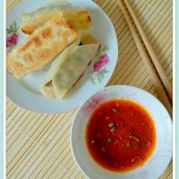 家常猪肉韭菜香菇锅贴怎么做