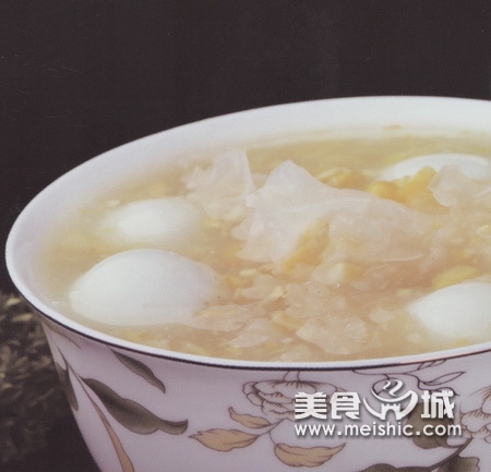 银耳鹌鹑蛋玉米粥