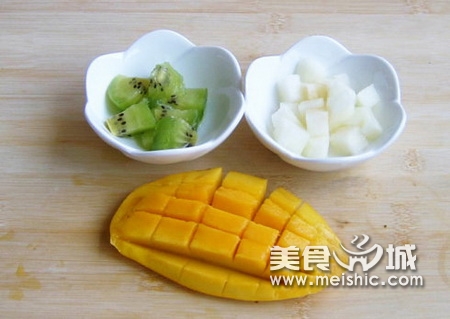 奶香水果燕麦粥步骤1