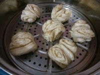 椒盐花卷的做法，花生椒盐花卷的15步制作方法