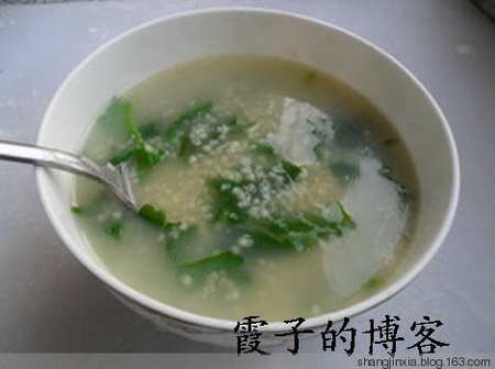浓汤芹菜小米粥的做法