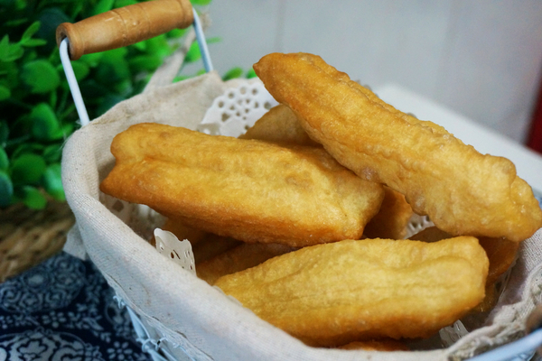 迷你小油条怎么做好吃，迷你小油条的制作方法