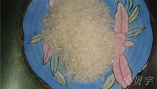 板栗芹菜粥步骤1