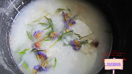 勿忘我花草茶养生粥步骤3