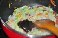 风味小吃---腊肠炒河粉