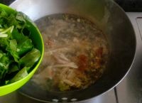 鸡肉菠菜粉丝汤的做法