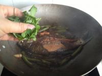 鲫鱼四季豆的做法