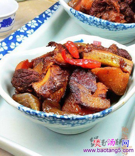 杂蔬腊肉排骨煲的做法