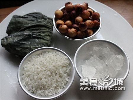 荷叶莲子粥步骤1