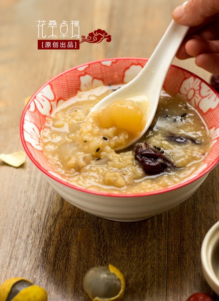 桂圆红枣养生粥