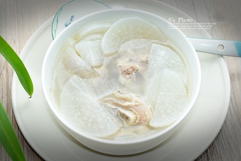 牛骨萝卜汤