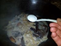 鲫鱼腐竹汤的做法