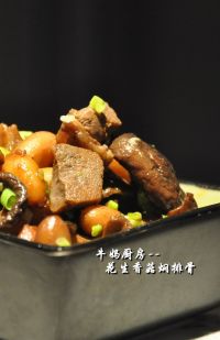 花生香菇焖排骨的做法
