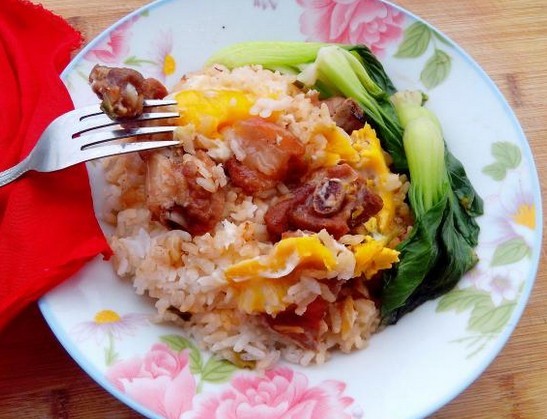 高汤排骨煲饭