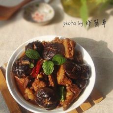 排骨焖香菇的做法 排骨焖香菇的做法
