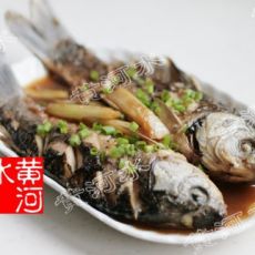 葱烧鲫鱼的做法