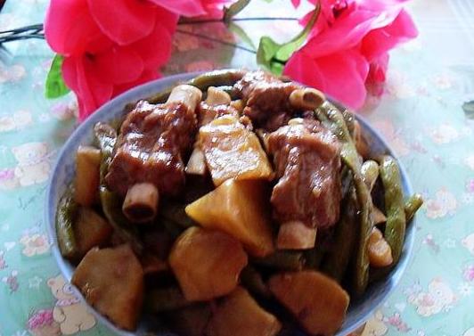 家常炖排骨