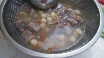 百合莲子排骨汤