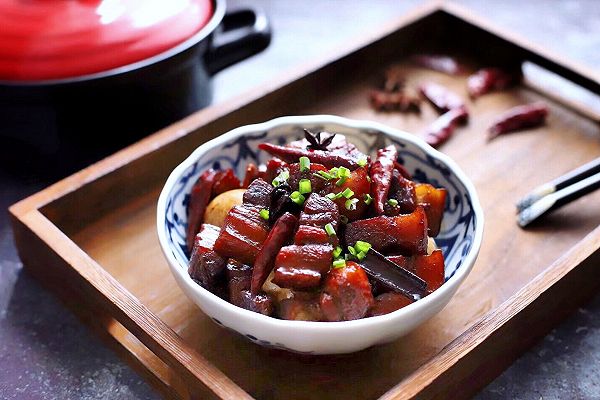 砂锅炖红烧肉的做法 砂锅炖红烧肉的做法